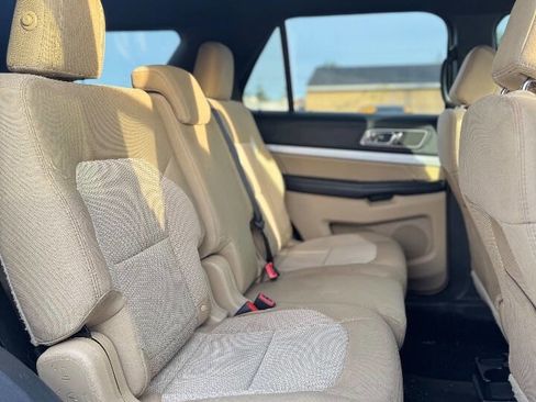 Used 2016 Ford Explorer XLT w/ Equipment Group 201A image 8