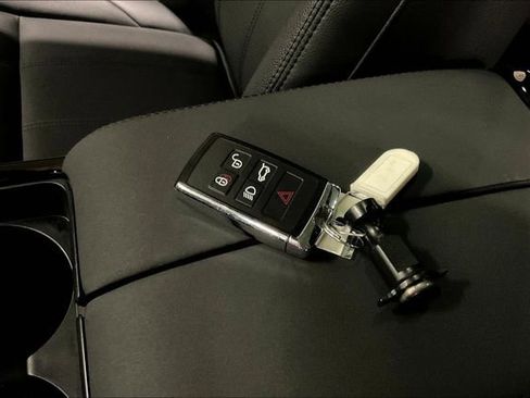 Used 2024 Land Rover Range Rover Evoque Dynamic SE image 13