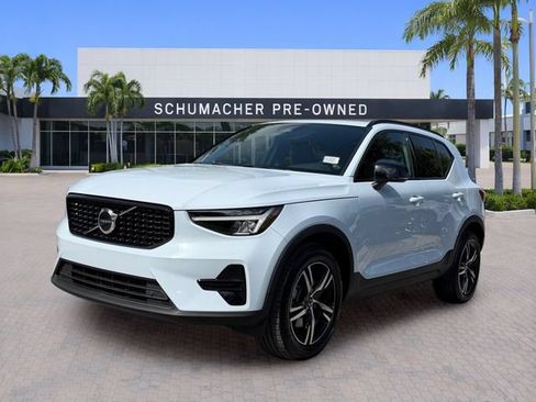 Certified 2024 Volvo XC40 B5 Core AWD/4WD image 3