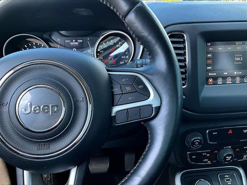 Used 2019 Jeep Compass Latitude w/ Cold Weather Group AWD/4WD image 12
