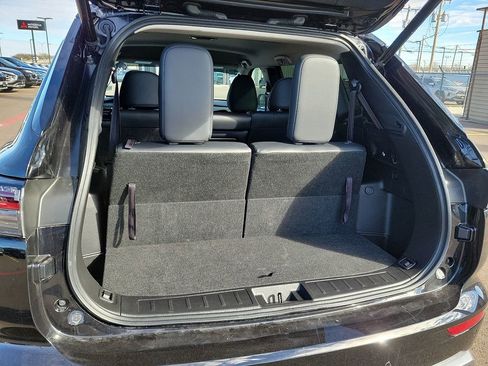 Used 2025 Mitsubishi Outlander SE image 6