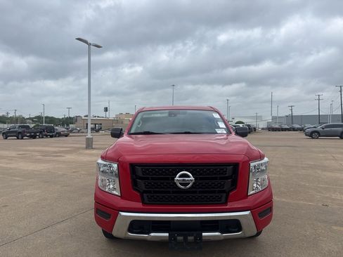 Used 2022 Nissan Titan SV image 4
