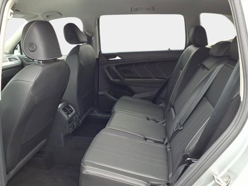 Used 2023 Volkswagen Tiguan SE image 11