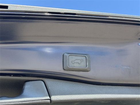 Used 2023 Toyota RAV4 XLE Premium image 32