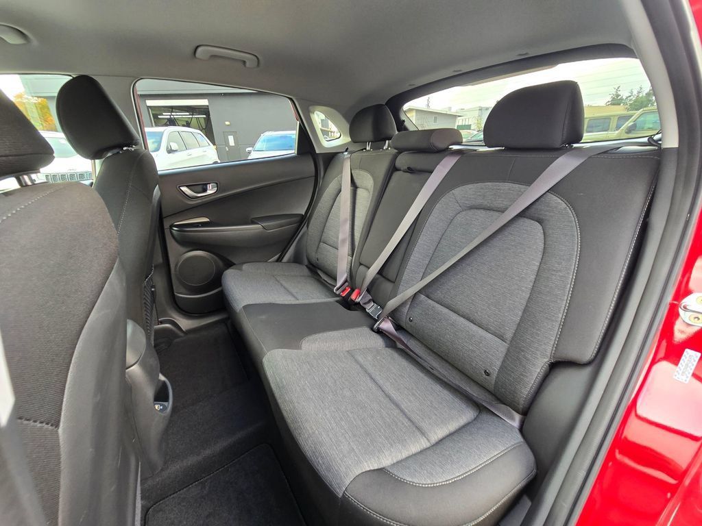 Used 2023 Hyundai Kona SE FWD image 16