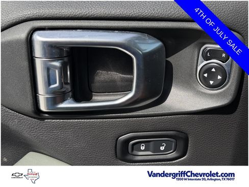 Used 2024 Jeep Gladiator Mojave AWD/4WD image 22