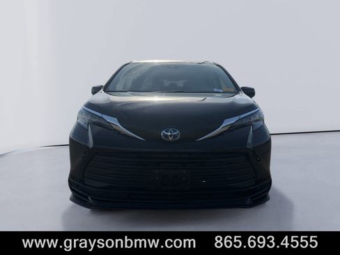 Used 2024 Toyota Sienna LE FWD image 8