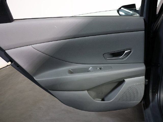 Used 2025 Hyundai Elantra SEL FWD image 26