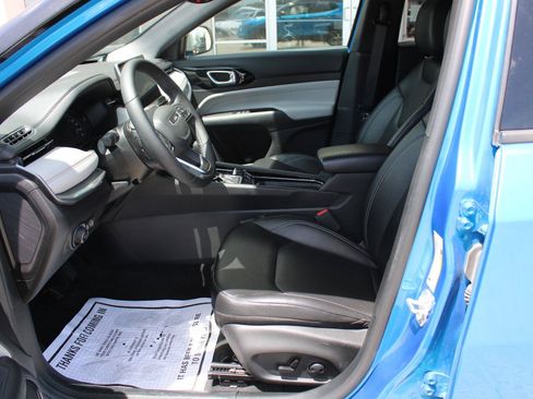 Certified 2025 Jeep Compass Limited AWD/4WD image 12