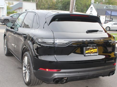 Used 2022 Porsche Cayenne Platinum Edition image 2
