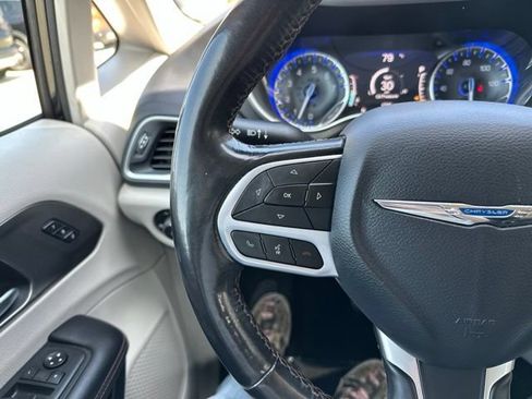Used 2020 Chrysler Pacifica Touring-L Plus FWD image 27