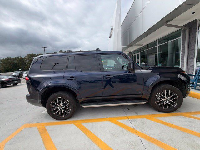Used 2025 Lexus GX 550 w/ Accessory Package (2T) AWD/4WD image 12