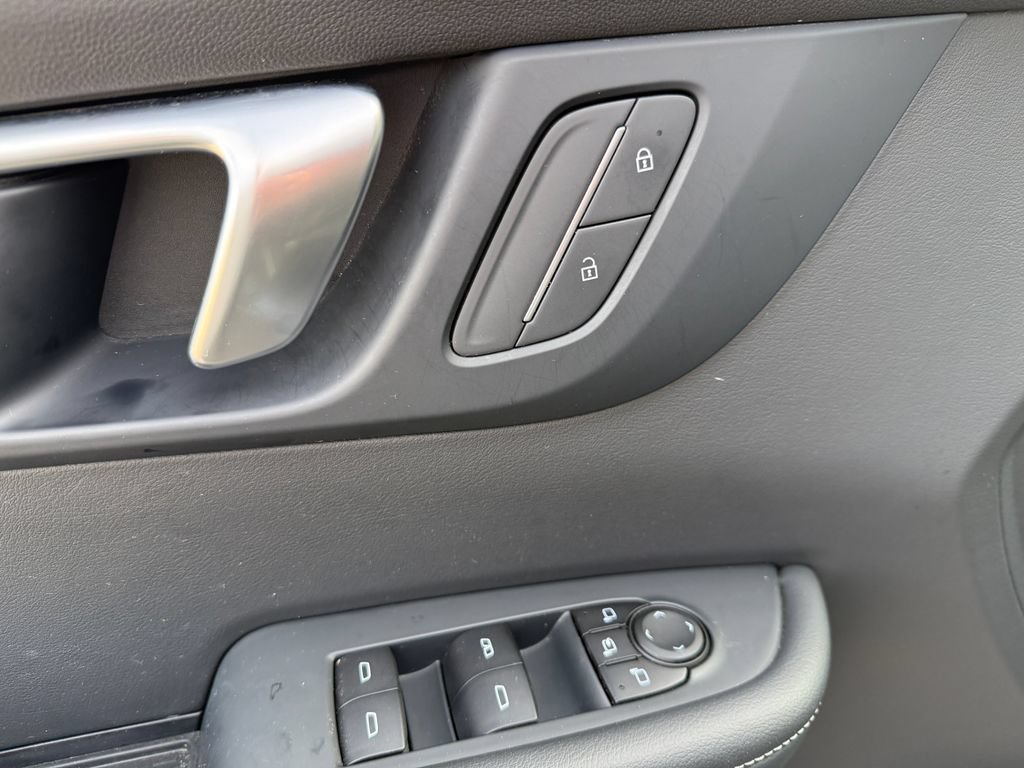 Used 2025 Buick Enclave Preferred AWD/4WD image 16