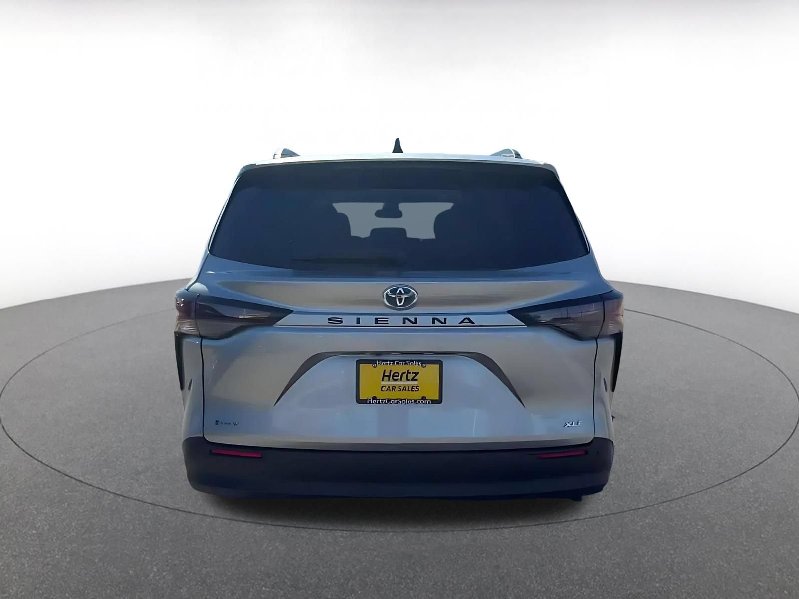 Used 2025 Toyota Sienna XLE FWD image 12