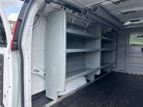 Used 2017 Chevrolet Express 2500 RWD image 24