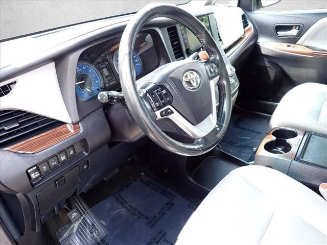 Used 2017 Toyota Sienna Limited AWD/4WD image 12