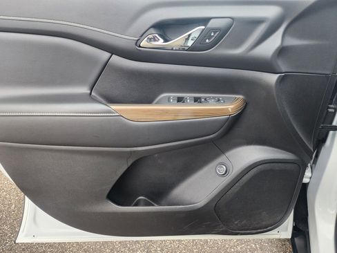 Used 2021 GMC Acadia SLE w/ Driver Convenience Package image 32