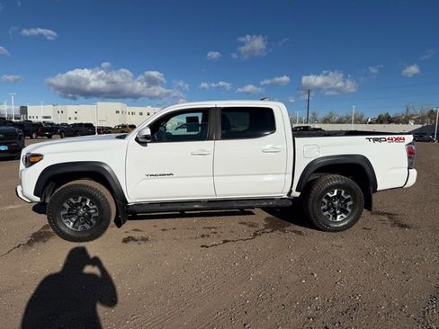 Used 2020 Toyota Tacoma TRD Off-Road w/ Technology Package image 2
