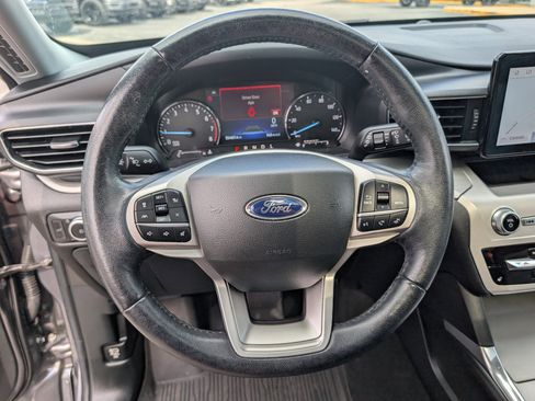 Used 2022 Ford Explorer XLT w/ Equipment Group 202A image 22