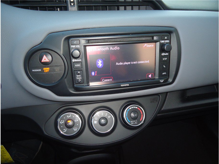 Used 2015 Toyota Yaris L FWD image 21
