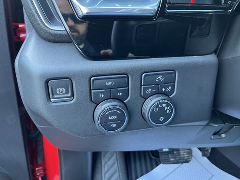 Used 2022 Chevrolet Silverado 1500 LT image 10