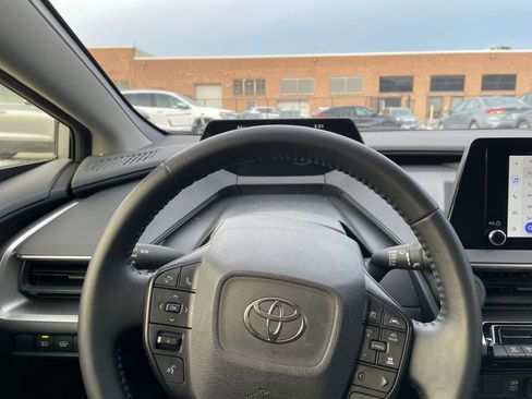 Used 2025 Toyota Prius LE image 33