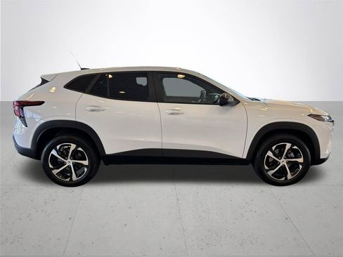Used 2025 Chevrolet Trax RS w/ Sunroof Package FWD image 6