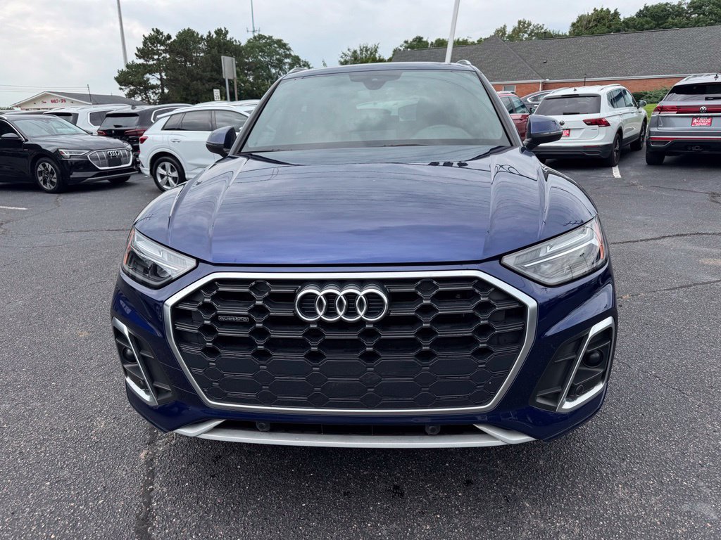 Used 2023 Audi Q5 2.0T Premium w/ Convenience Package AWD/4WD image 3