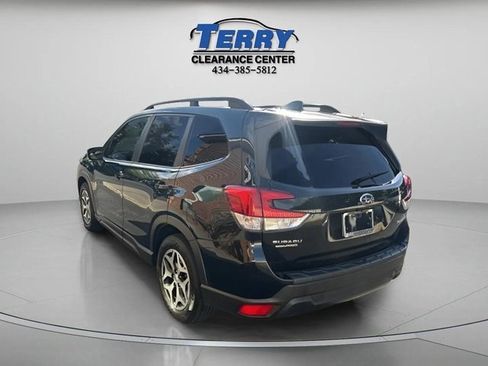 Used 2021 Subaru Forester Premium image 2