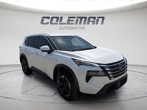 Used 2024 Nissan Rogue SV FWD image 7
