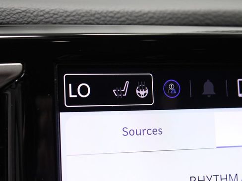 Used 2023 Chrysler Pacifica Touring-L FWD image 4