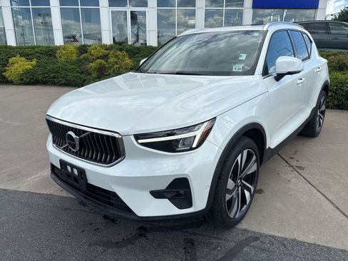 Used 2024 Volvo XC40 B5 Plus w/ Protection Package Premier AWD/4WD image 2