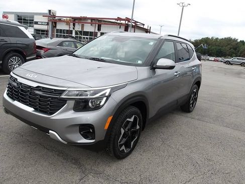 Used 2024 Kia Seltos EX AWD/4WD image 3