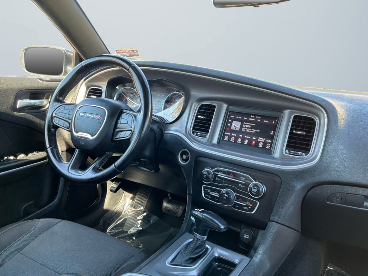 Used 2022 Dodge Charger SXT RWD image 14