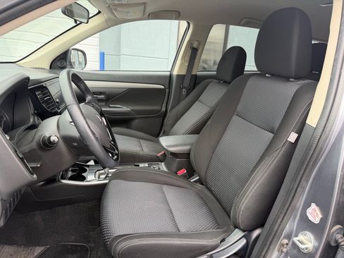Used 2018 Mitsubishi Outlander SE AWD/4WD image 15
