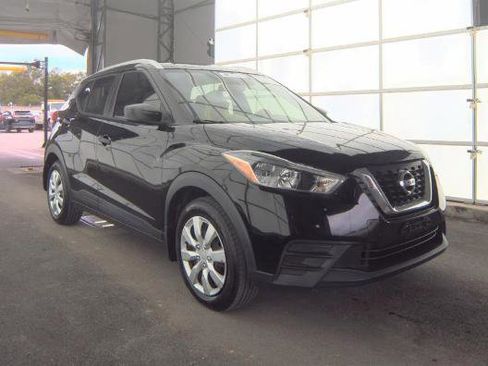 Used 2019 Nissan Kicks S FWD image 2