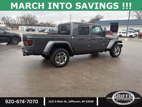 Used 2024 Jeep Gladiator Sport w/ Premium Package image 7