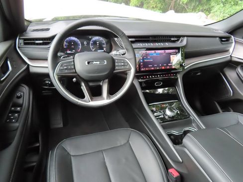 Certified 2026 Jeep Grand Cherokee Limited AWD/4WD image 4