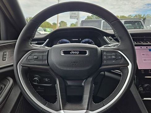 New 2025 Jeep Grand Cherokee L Limited w/ Luxury Tech Group II image 41