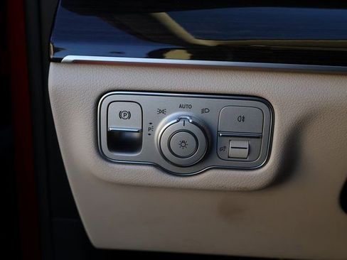 Used 2022 Mercedes-Benz GLS 450 4MATIC image 49