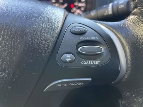 Used 2018 Nissan Pathfinder Platinum image 19