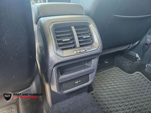 Used 2022 Volkswagen Taos SE FWD image 30