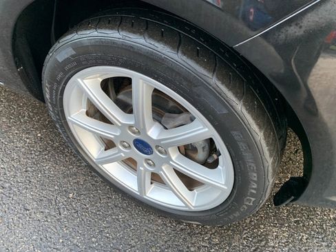 Used 2015 Ford Fiesta SE w/ Equipment Group 201A image 9