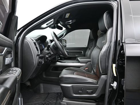 Used 2025 RAM 3500 Laramie w/ Night Edition AWD/4WD image 9