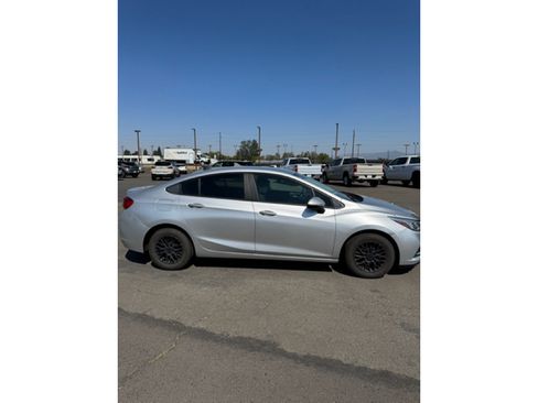 Used 2016 Chevrolet Cruze LS FWD image 5