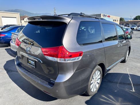 Used 2012 Toyota Sienna Limited w/ LTD Navigation Pkg AWD/4WD image 3