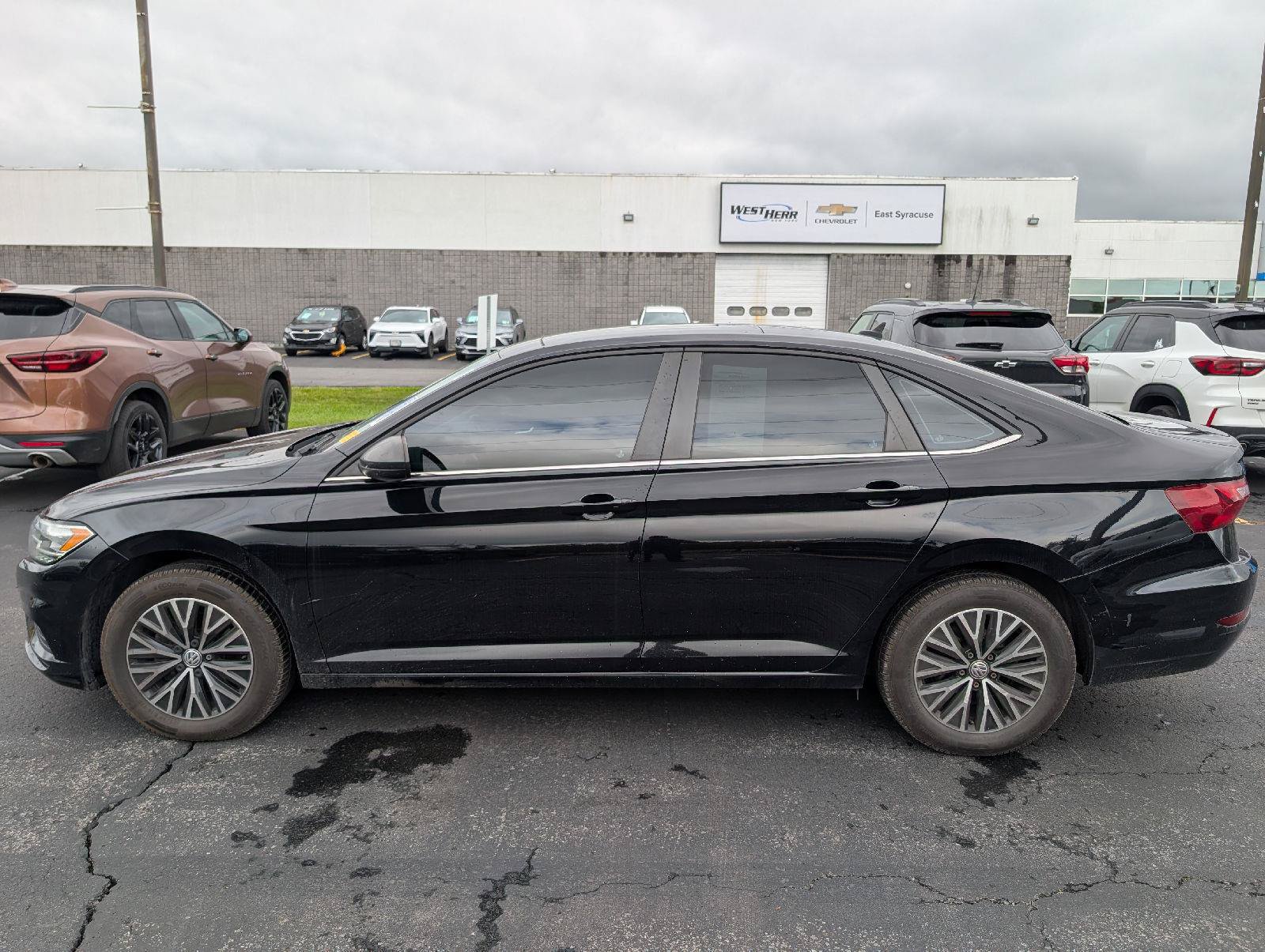 Used 2021 Volkswagen Jetta SE w/ SE Cold Weather Package FWD image 5