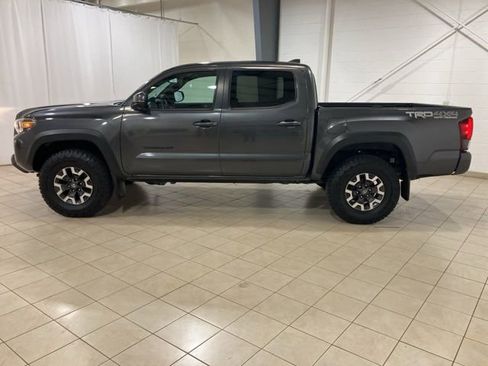 Used 2019 Toyota Tacoma TRD Off-Road w/ Technology Package image 2