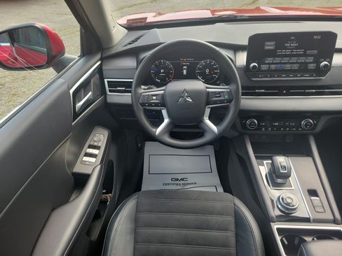 Used 2023 Mitsubishi Outlander SE AWD/4WD image 19