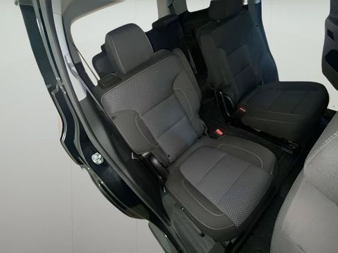 Used 2023 GMC Acadia SLE w/ Driver Convenience Package FWD image 12